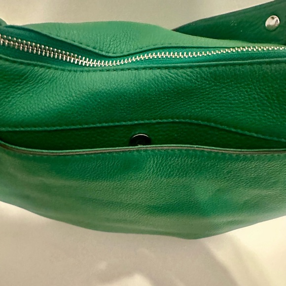 Michael Kors: Kelly Green, Hobo/ Crossbody - Picture 4 of 7